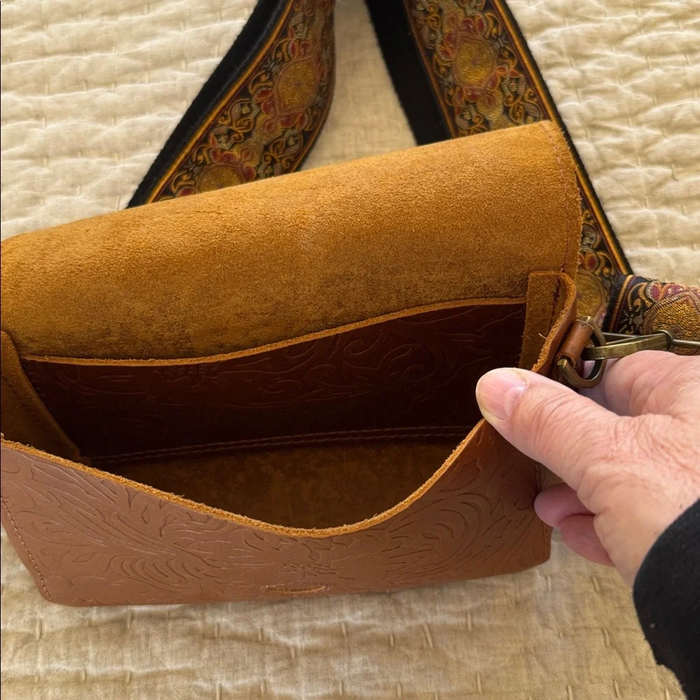 EUC Portland Leather Goods Metro Mini Crossbody - Meadow Embossed Leather - Picture 2 of 6